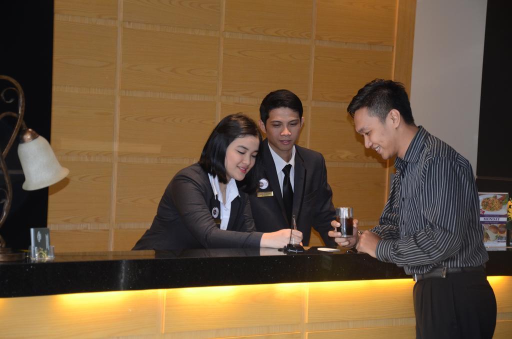 Emilia Hotel By Amazing - Palembang Extérieur photo