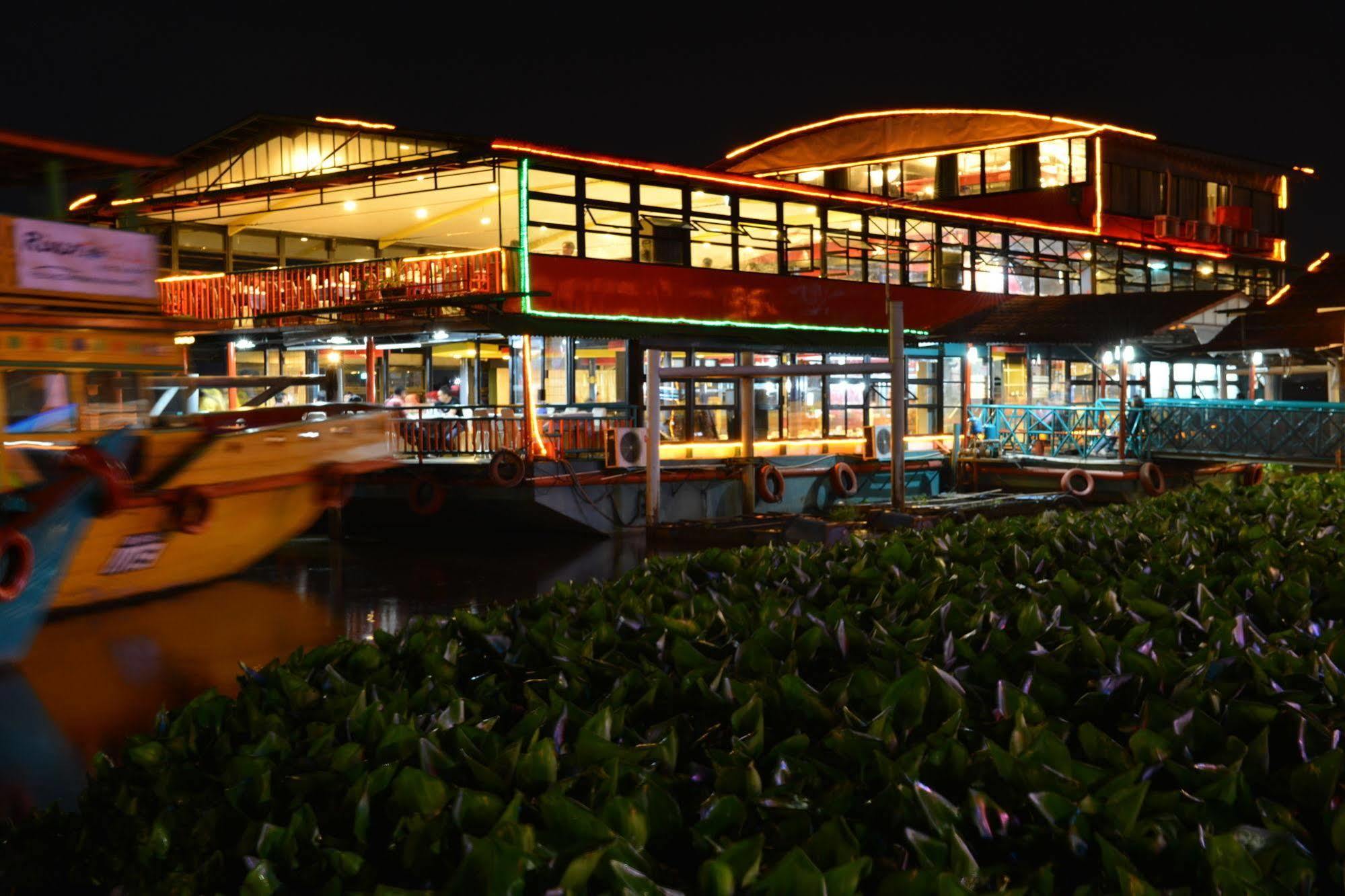 Emilia Hotel By Amazing - Palembang Extérieur photo