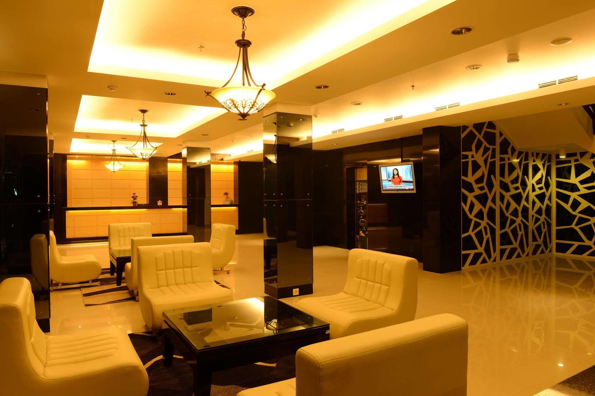 Emilia Hotel By Amazing - Palembang Extérieur photo