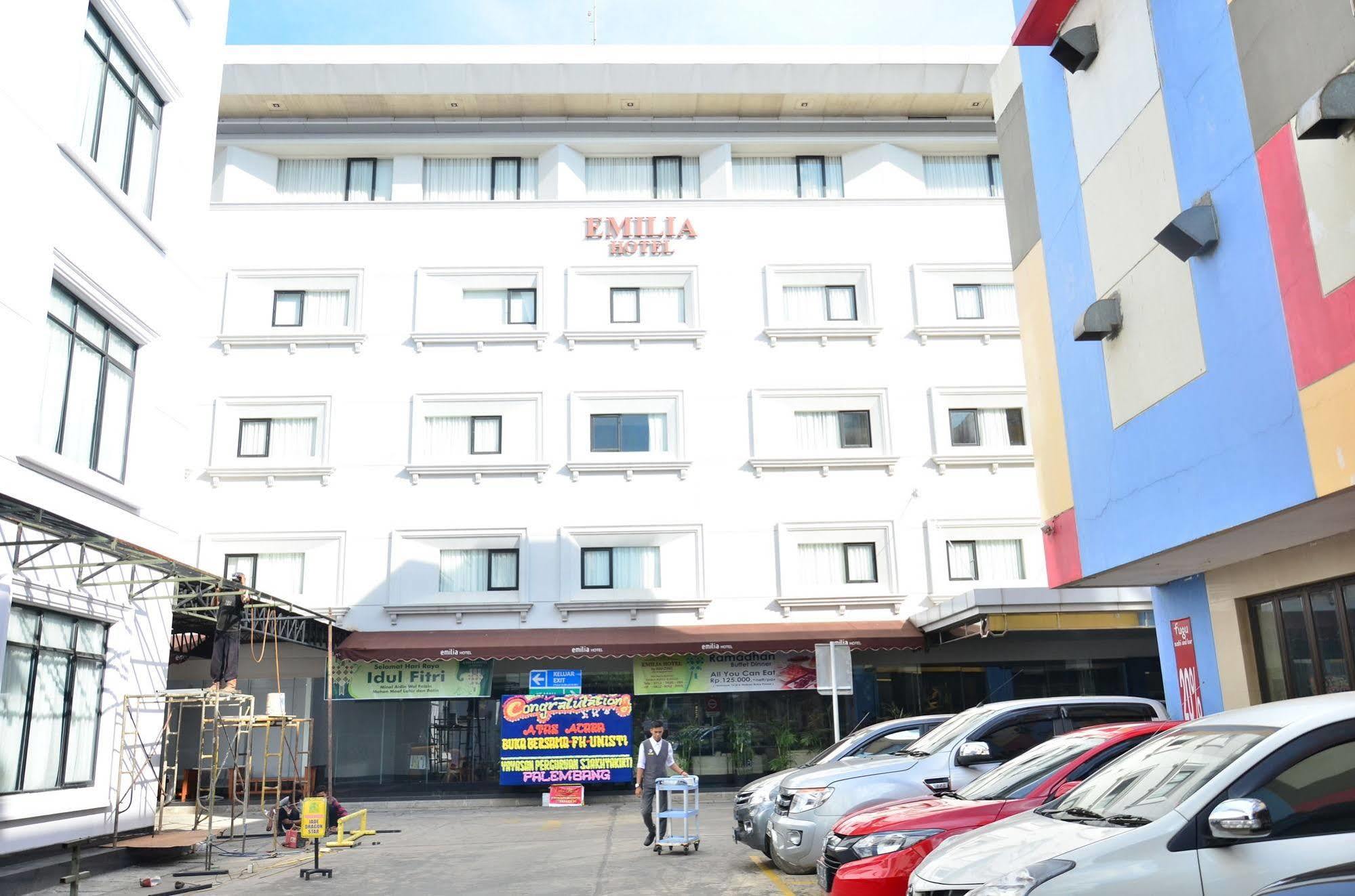 Emilia Hotel By Amazing - Palembang Extérieur photo