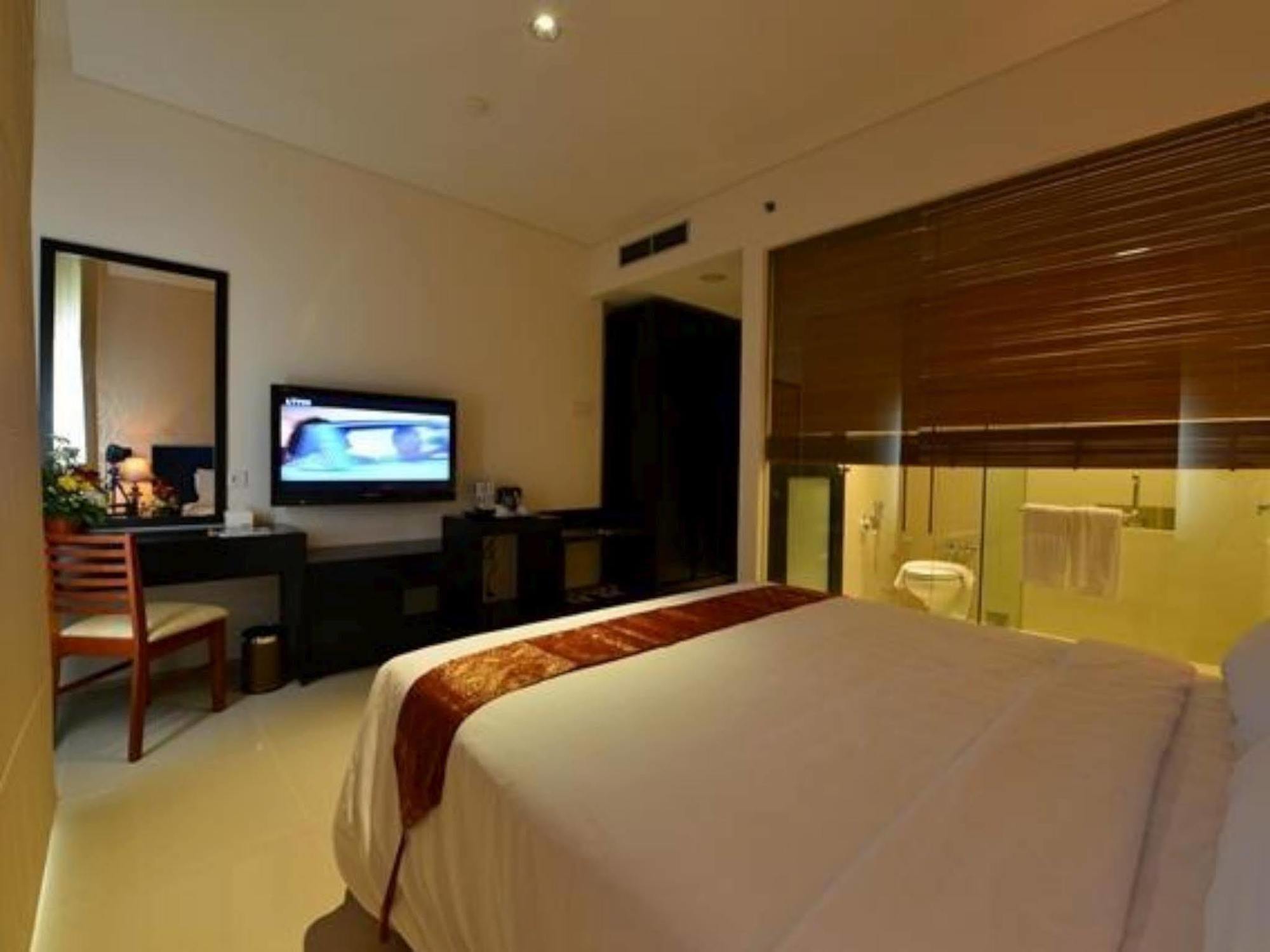 Emilia Hotel By Amazing - Palembang Extérieur photo