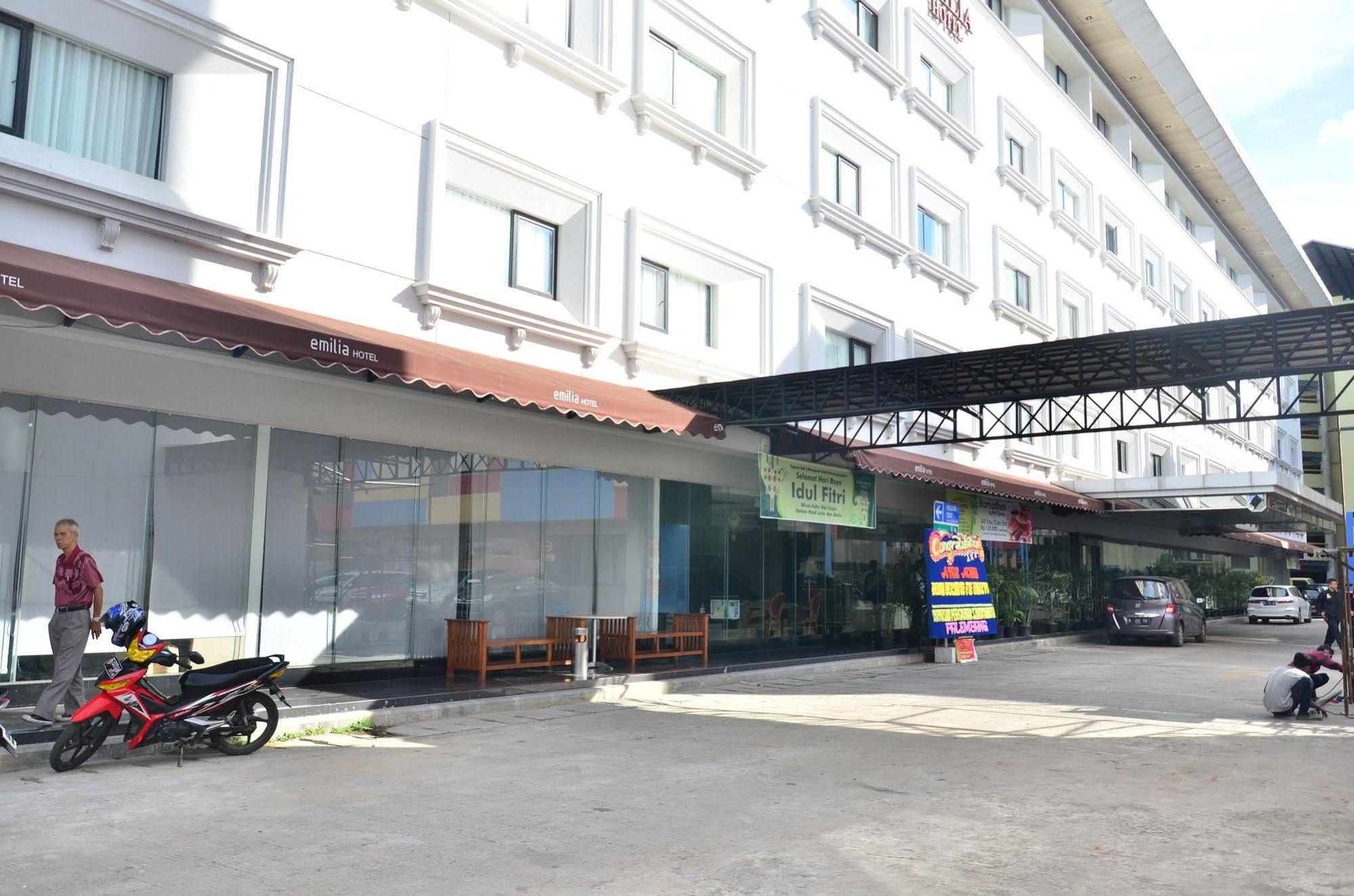 Emilia Hotel By Amazing - Palembang Extérieur photo